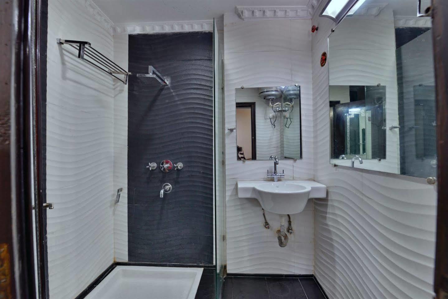 Hotel Kanishka Raipur  Bagian luar foto